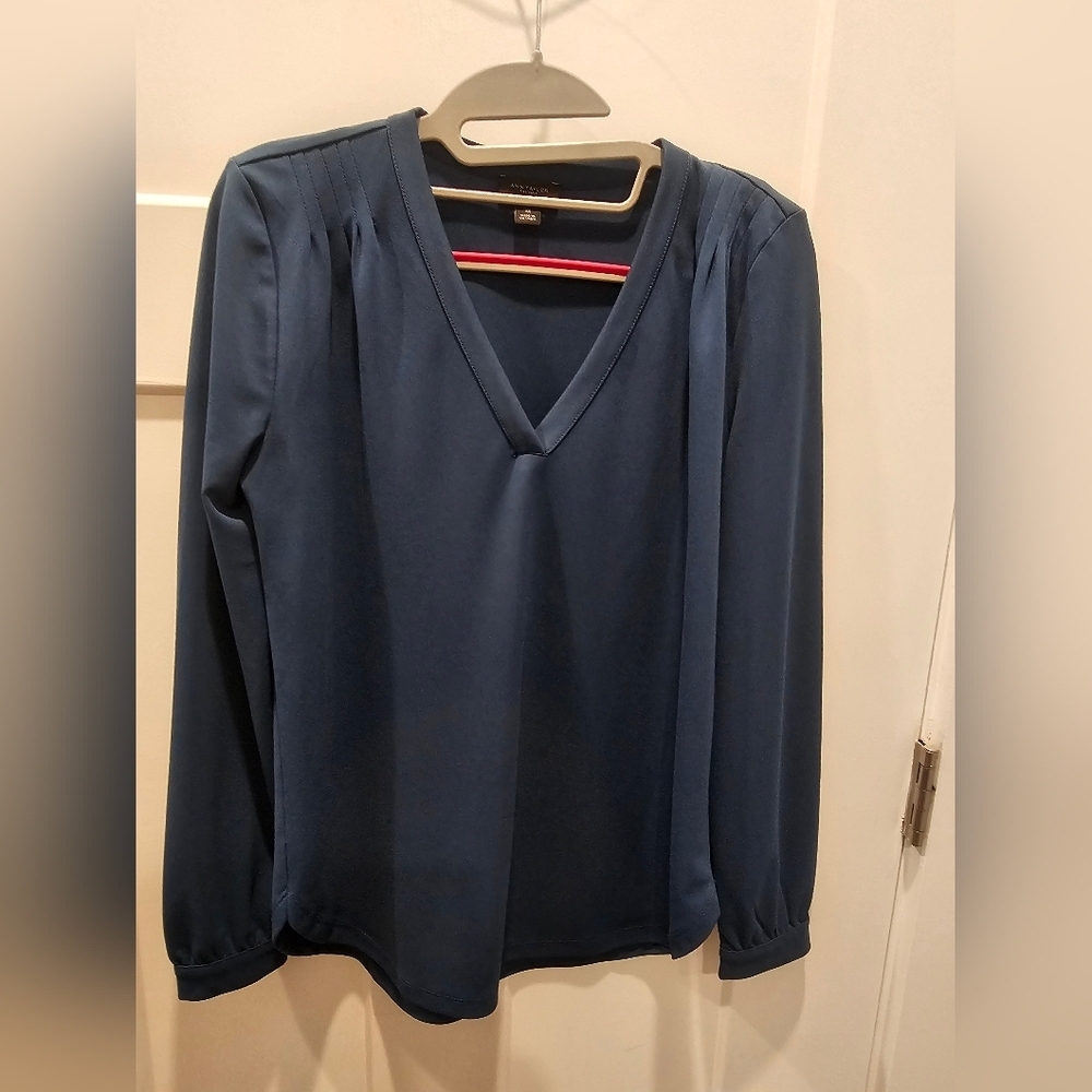 Ann Taylor Factory Pleated Shoulder V-Neck Blouse XS Blue Long Sleeve Top